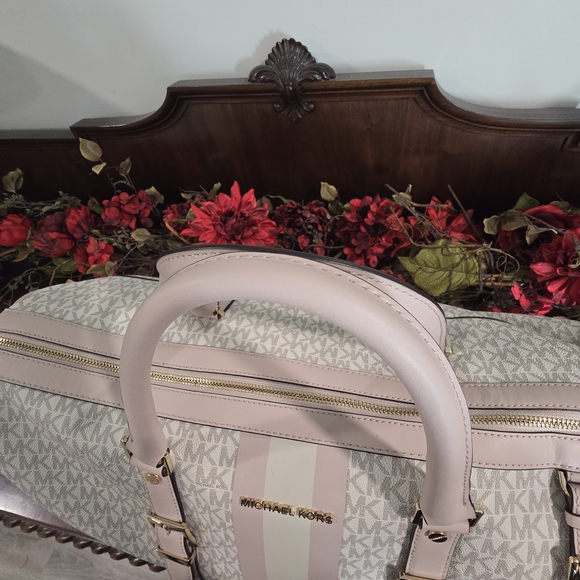 Michael Kors Beige and Pink Travel Bag - Picture 5 of 8